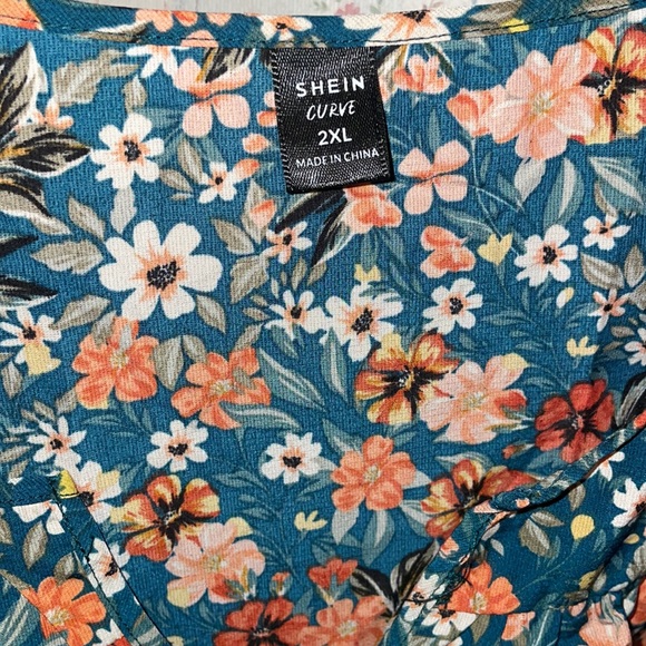 Cute Top! - Picture 2 of 3